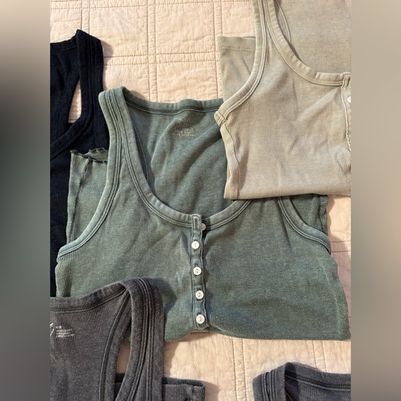 Lot of 5 AE/aerie Henley tanks - Picture 5 of 7